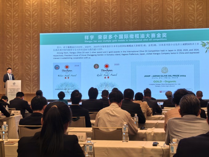 6月18日，由中國(guó)甘肅省人民政府主辦、中國(guó)國(guó)際貿(mào)易促進(jìn)委員會(huì)甘肅省委員會(huì)承辦的“..